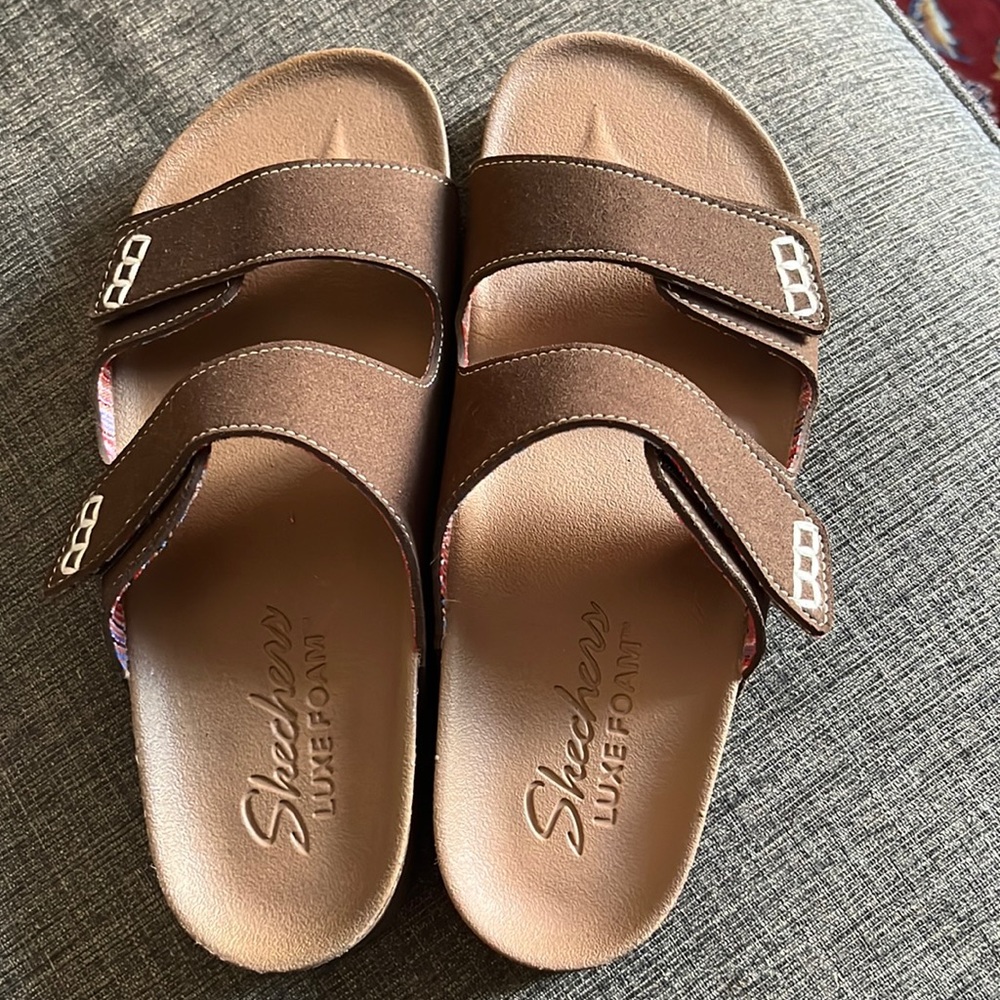 NEW Sketchers Luxe Foam sandals